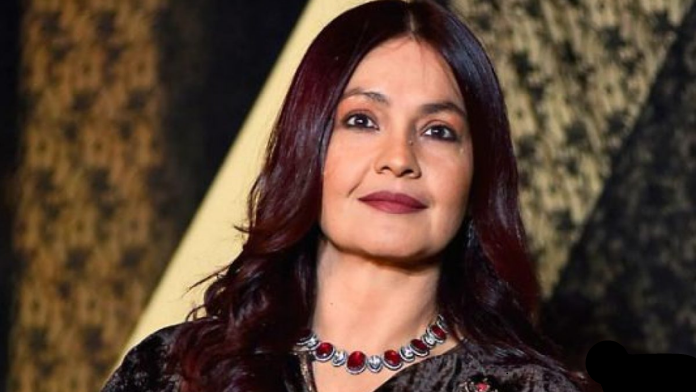 gallinews's tweet photo. Bandra Me Badh Rahe Hain Robberies Ke Cases Actor Pooja Bhatt Ne Mumbai Police Ko Patrolling Badhane Kaha
Read Full News: https://t.co/EdritgX1eI
#ActorAlert #bandra #Breaking #CommunitySafety #CrimeWatch #dailynews #Gallinews #mumbainews #MumbaiPolice #news #newsupdate https://t.co/Lrukmh8OhM