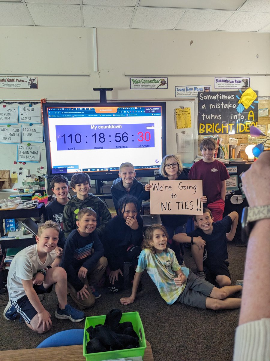 Mrs. Pyles (of books!📚📚) tweet media