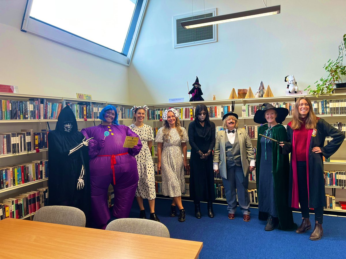Awesome effort from Team English for #BookWeekScotland! Can you recognise the famous book characters? 🤔 📚 🏴󠁧󠁢󠁳󠁣󠁴󠁿