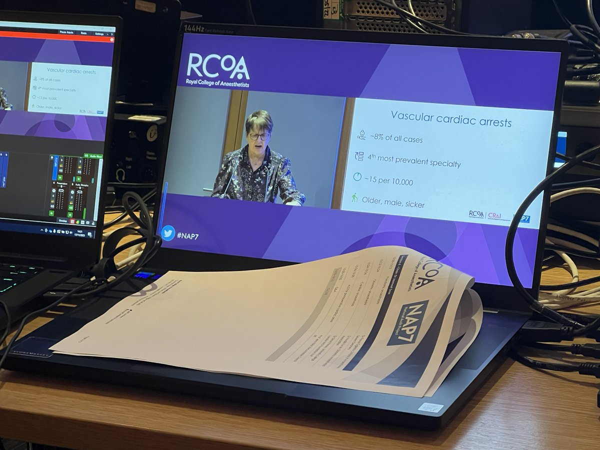 Tim Cook tweet media