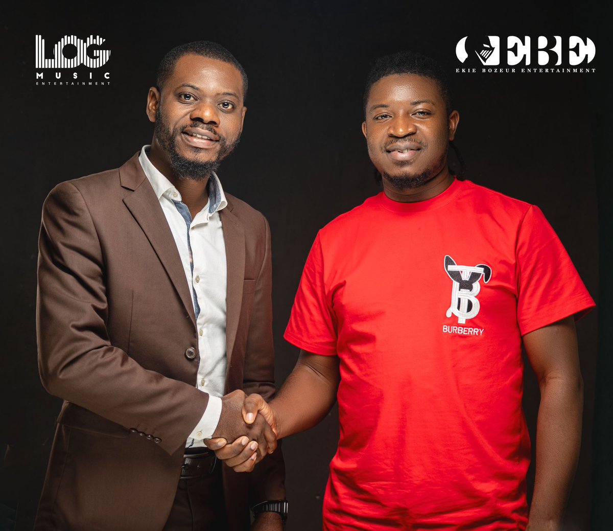 LOGMusicEntert1's tweet photo. Bonjour la team ,
@Ekie_Bozeur l’un des meilleurs ingé son du Cameroun signe son label E.B.E SARL en distribution chez L.O.G Music Entertainment🤝🇨🇲
Merci pour la confiance , place au travail et de belles choses arrivent très bientôt.
#MusicallyYours #logmusicentertainment https://t.co/eu5GsobVUb