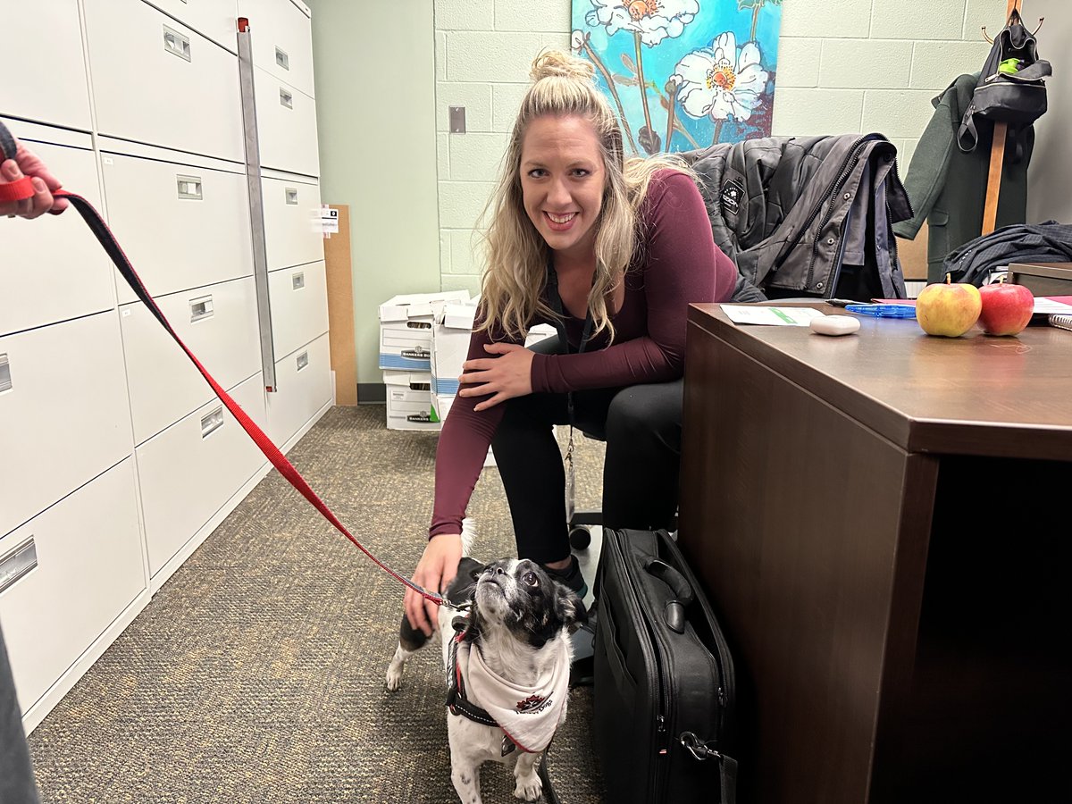 Having a furry friend around can make all the difference! We always enjoy visits from @LdnTherapyDogs at London Police Headquarters. It is a joy to see them in action. These dogs are specially trained to provide comfort & support, & they're always so happy to greet everyone. 🐶