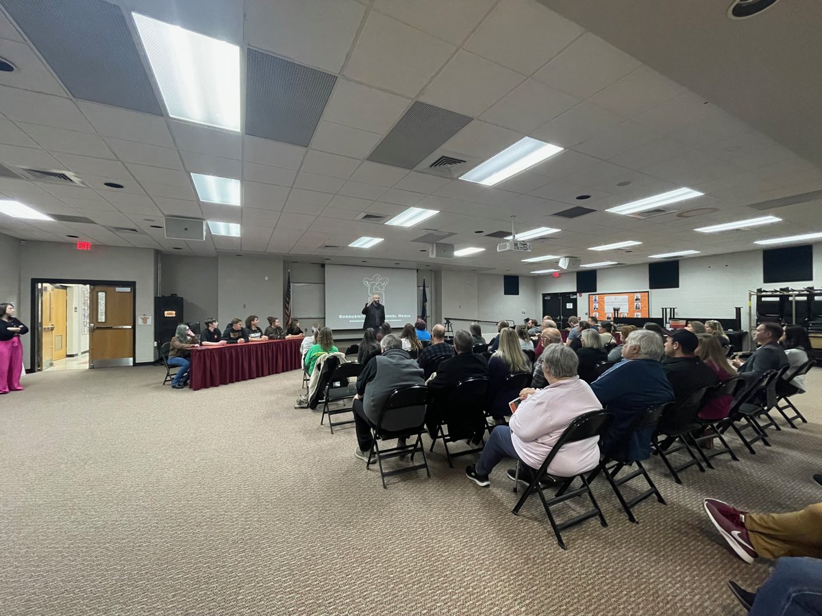 ChristineMatash's tweet photo. This week Susquenita School District held a networking event for the Perry County Chamber of Commerce. The HS Catering Club provided the food and @TERRANCESHEPLER and the media students presented on how they can help support our community. #SoaringHigherTogether #SSDTechHawk https://t.co/u39VZxALM0