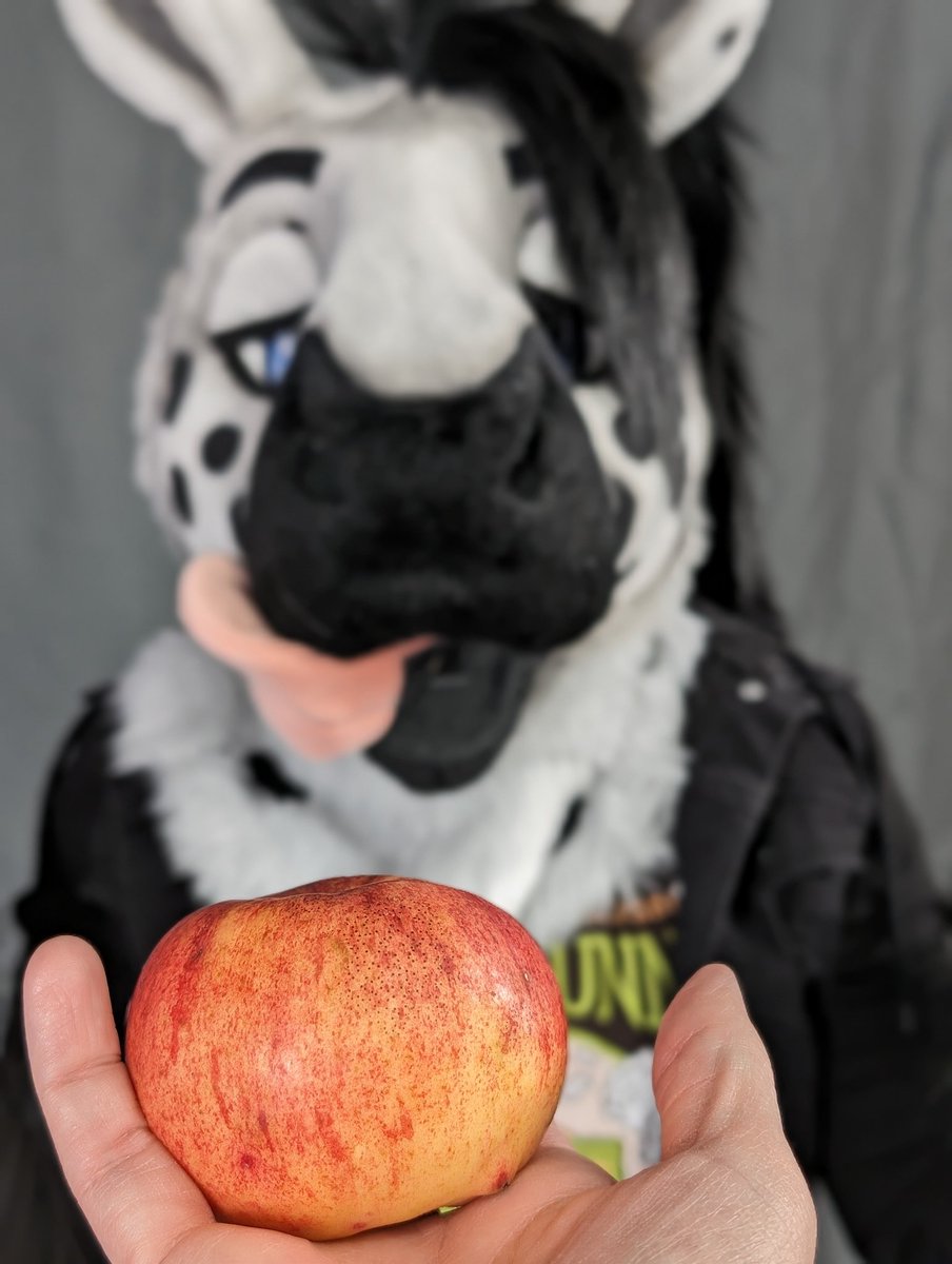 H-honse....

He REALLY likes apples