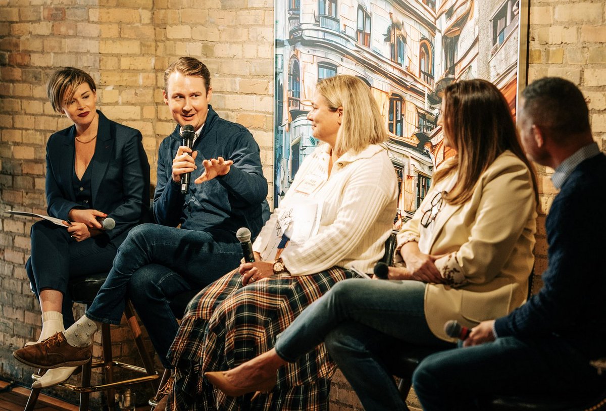 SmartCommerceCo's tweet photo. We love when we get to hang out with industry friends and get some smart business insights at the same time, and that’s exactly what happened at our Fall Social in Minneapolis today! 🍁 Stay tuned for our official recap and more events on the horizon! #ContextualCommerce https://t.co/n4vURiBXxQ