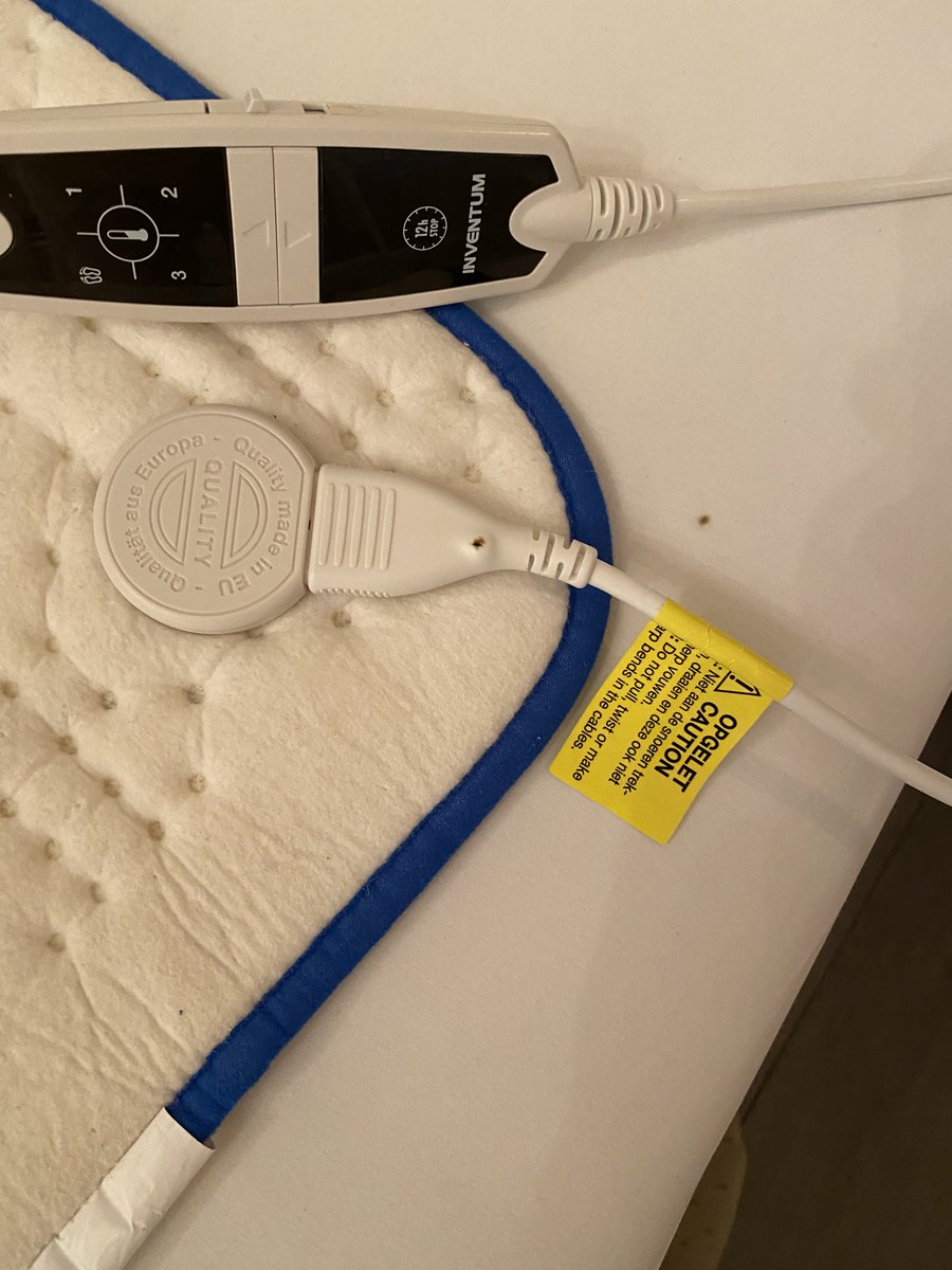 protectsun's tweet photo. Mij electrische deken in brand terwijl ik er onder lag.Antwoord van Inventum is eindeloos mail verkeer en mij hoop extra werk bezorgen.Ik vraag geen geld , vraag alleen begrip voor de schrik.Klein excuse en begrip was voor mij voldoenVoor mij nooit meer een Inventum produkt bah.. https://t.co/PrtSle96Dr