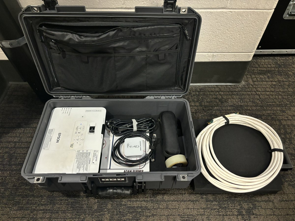 adam_purner's tweet photo. New overnight setup for the 23-24 season 👨🏻💻🏒🚌
#hockey #videocoach #ahl https://t.co/RqE161QvVq