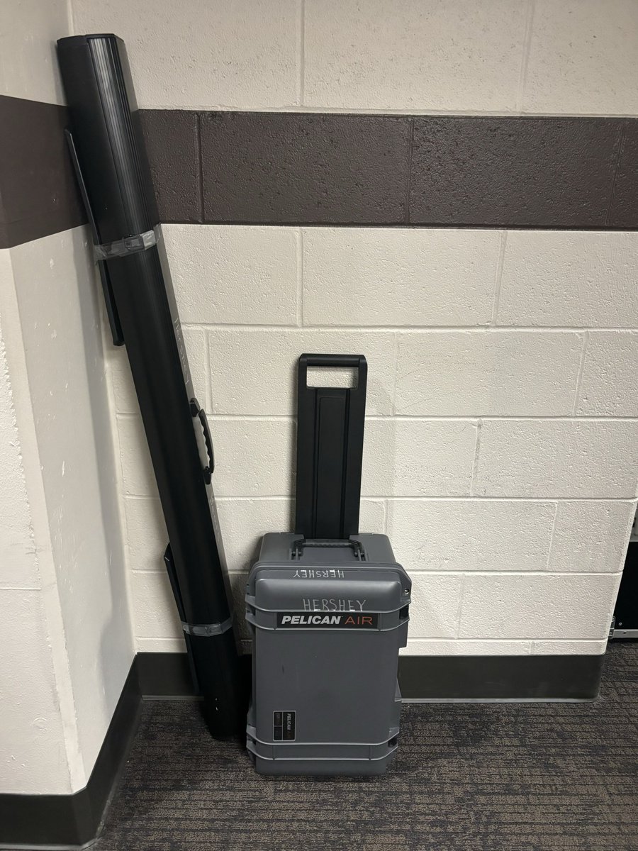 adam_purner's tweet photo. New overnight setup for the 23-24 season 👨🏻💻🏒🚌
#hockey #videocoach #ahl https://t.co/RqE161QvVq