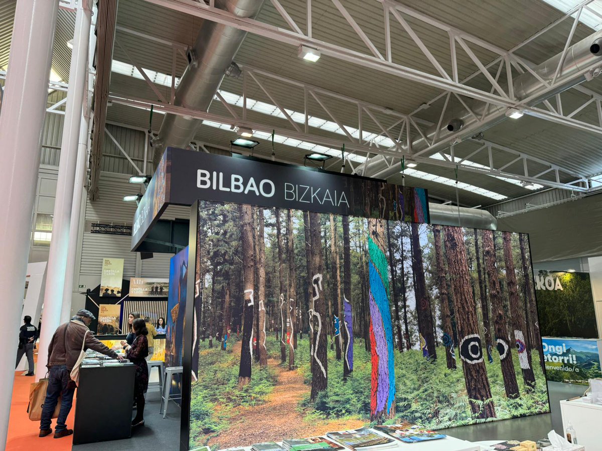 ViajaryMuchoMas's tweet photo. #VYMM. Paseando hoy por el stand de @visitbiscay en #Intur @feriavalladolid nos encontramos con la vista del bosque de Oma, creada por Agustín Ibarrola, justo el día en que ha fallecido el gran pintor y escultor vasco. https://t.co/40cRf3unKw