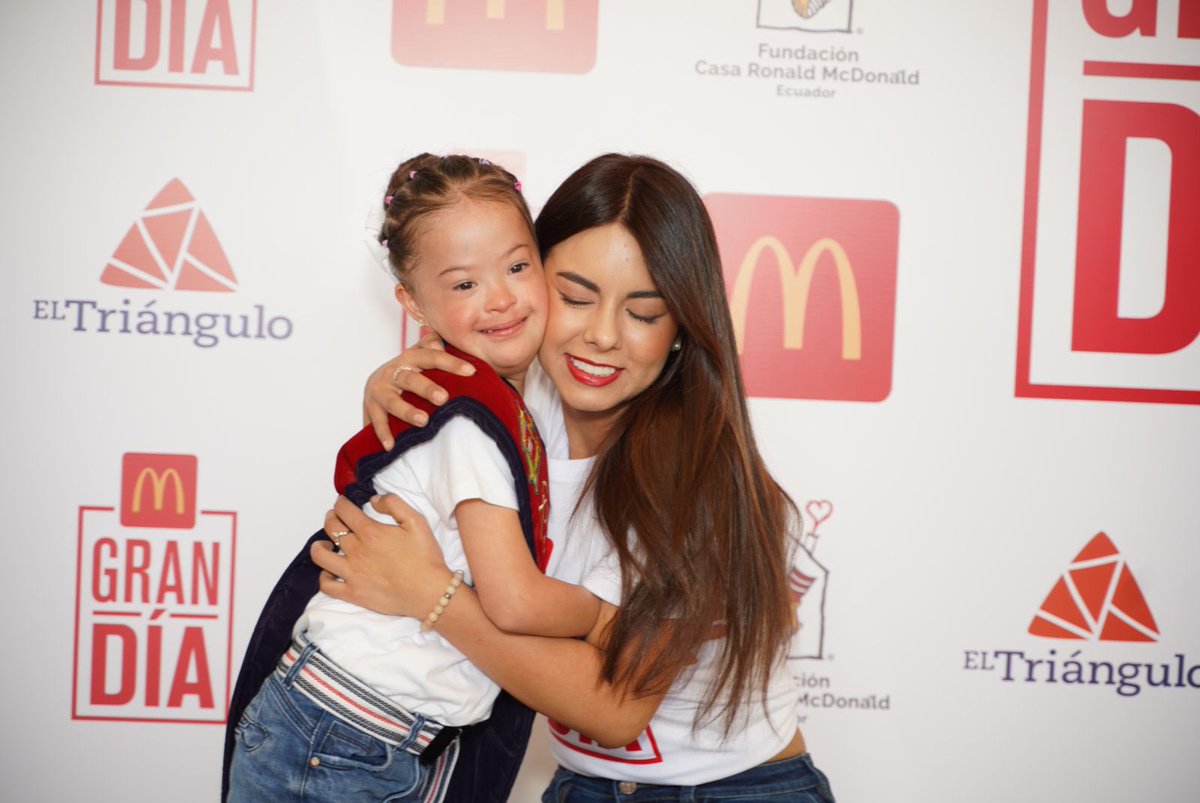 McDonalds_Ecu's tweet photo. Hoy es una fiesta llena de alegría, amor y compromiso 🍔♥️💪🏻 tu Big Mac cuenta ✨ Ven a tu McDonald’s favorito y celebremos el #GranDia juntos ♥️🍔@ElTrianguloEc https://t.co/dm8NzlzyEu