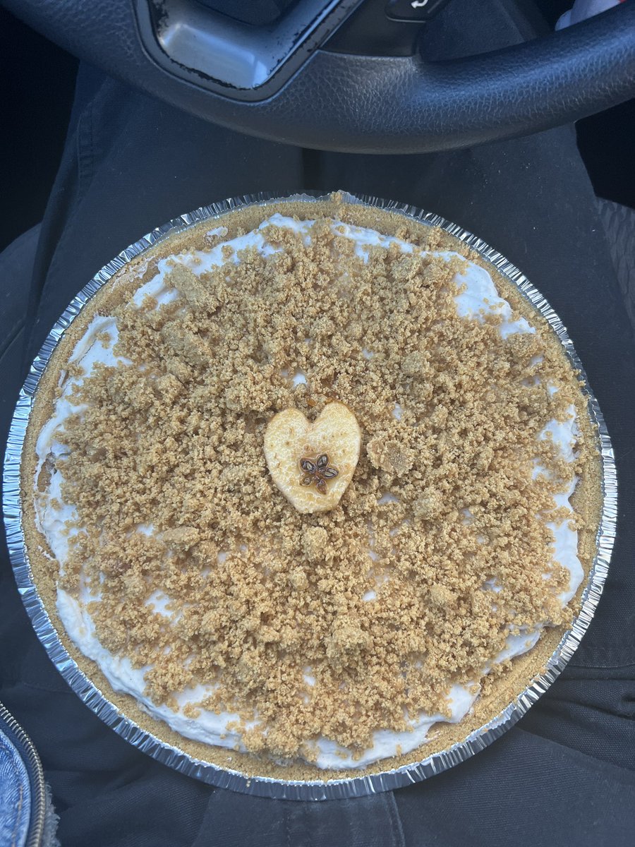 anyacountscals's tweet photo. Currently driving with a pie in my lap bc i cannot risk anything happening to it https://t.co/yqMnHBjQZ0