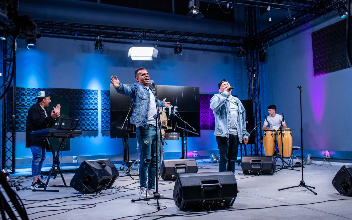 agulamu_'s tweet photo. Hoy es viernes de plena porque se estrenó el primer capítulo de Boquete Sessions.

Para mirar mientras almuerzan, cenan o preparan la noche. 37 minutos de canciones propias, covers y una entrevista 🔥

https://t.co/TmnjBYHPdz https://t.co/IzgyvCNebU