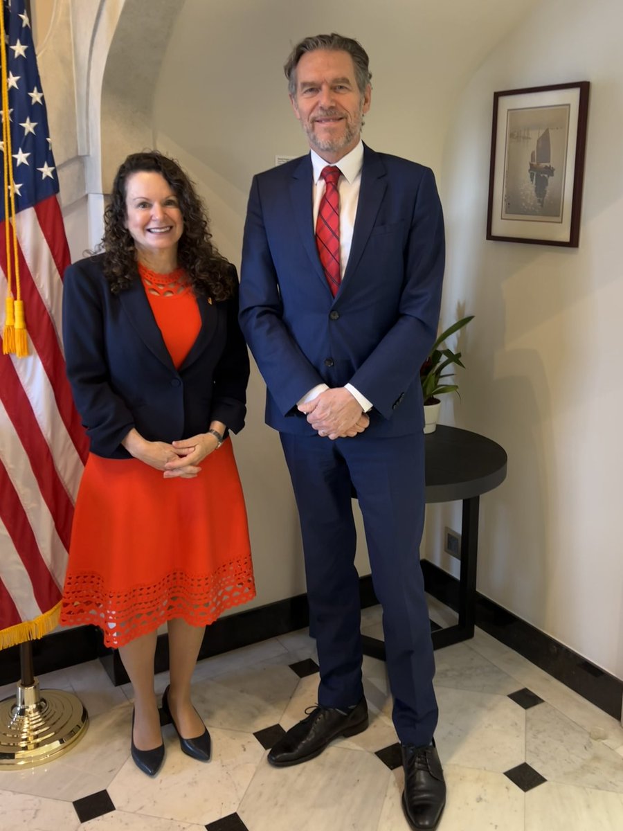 Wonderful to welcome Ambassador Petersen of <a href="/DKUNmisgva/">Denmark in UN Geneva 🇩🇰</a> to Geneva.  

Denmark plays such an important role advancing human rights at the <a href="/UN_HRC/">UN Human Rights Council | #HRC60</a> and beyond; our shared priorities will make for continued strong 🇺🇸 - 🇩🇰 cooperation!