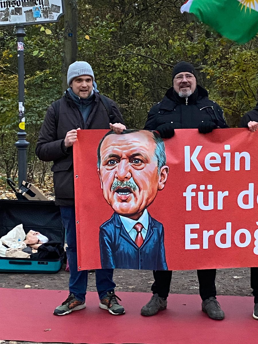 GfbV's tweet photo. @SidoKamal Die Türkei begeht Kriegsverbrechen an ethnischen und religiösen Minderheiten. In den kurdischen Gebieten Nordsyriens, die die Türkei völkerrechtswidrig besetzt hält, bombardiert Erdoğans Luftwaffe nahezu täglich zivile Ziele. Türkische Armee, raus aus Afrin!. #FreedomforAfrin https://t.co/4ySMmlXoqs