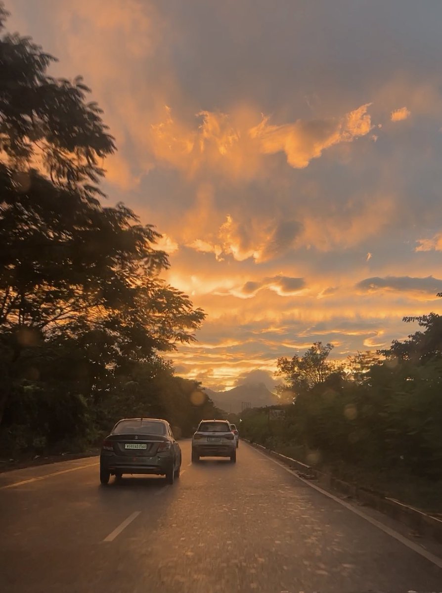 17.11.23 - En route to Shillong
Witnessed the most beautiful sunset! #NoFilter
