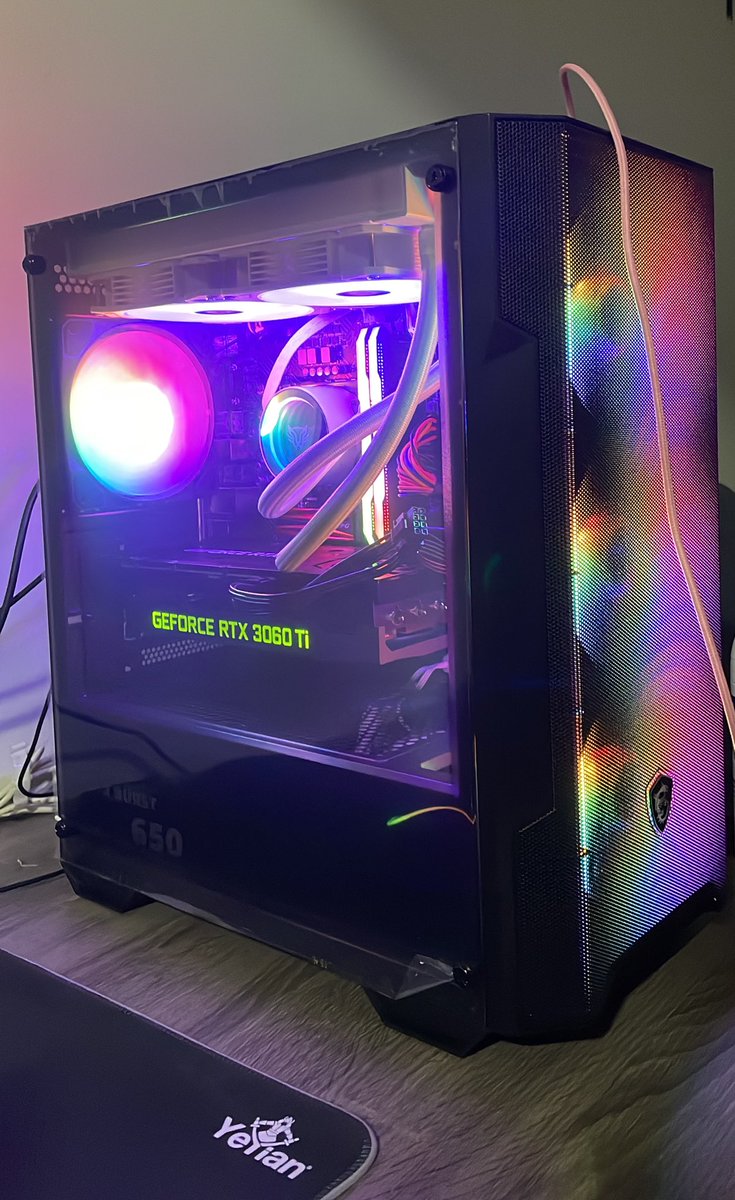 Después de tiempo ya pude comprar otra pc más actual y potente ✌️

Y decían que dibujar Hentai furry no dejaba, Digo…. Trabajar duro 😅