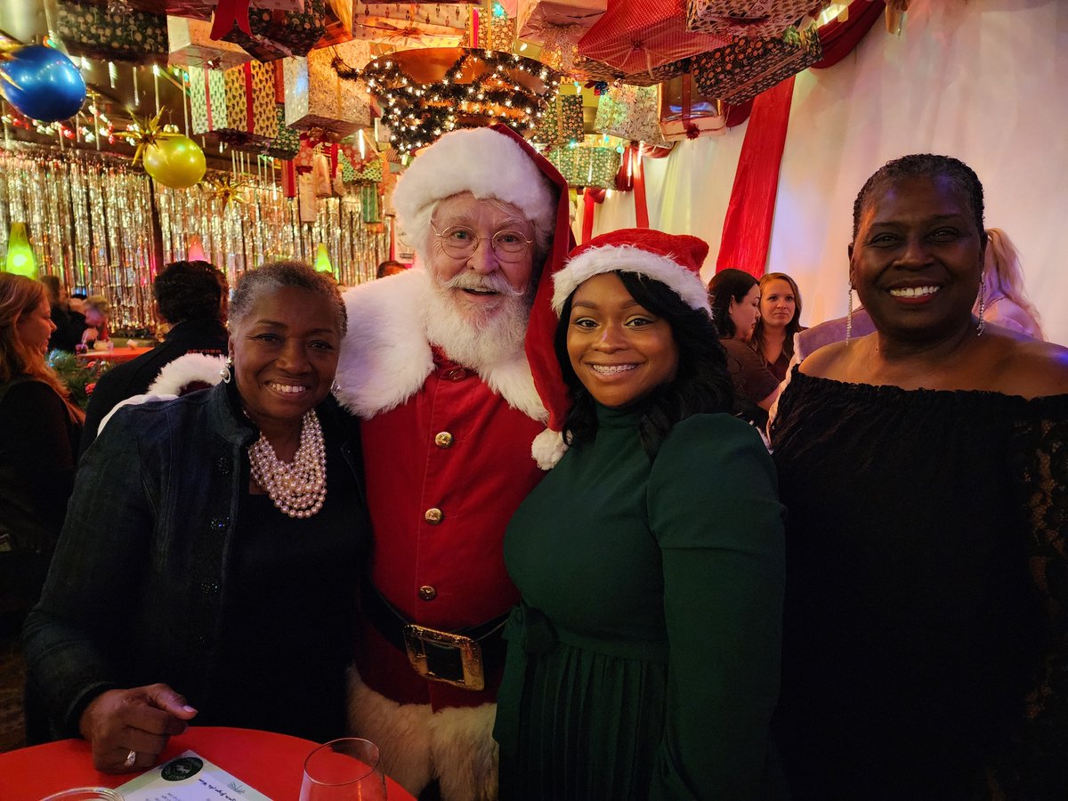 gdeems's tweet photo. The "Holly Jolly Hideaway" at @annaptowncenter (across from PF Changs) is open specific times from November 17, 2023 - December 23, 2023.  Thursday &amp; Sunday 6pm – 11pm, Friday &amp; Saturday 5pm – 11pm. https://t.co/mWmLdwK5VB