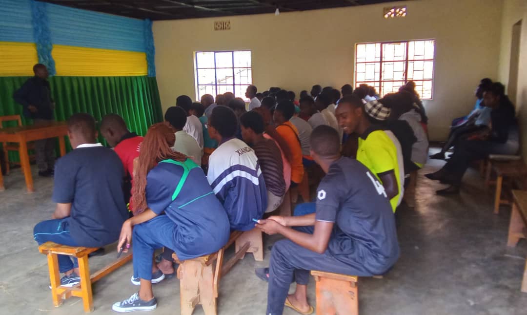 MuhangaRyvcp's tweet photo. #Urubyiruko, Inzego z'Urubyiruko rwo Mu karere ka Muhanga, Umurenge wa Mushishiro (Bishyize hamwe ) kubufatanye n'inzego zibanze none taliki ya 17 /11/2023 ; Baganiriye kucyabateza imbere
#Dukore byibshi byiza kandi vuba ! https://t.co/fr3SJ3rr8U