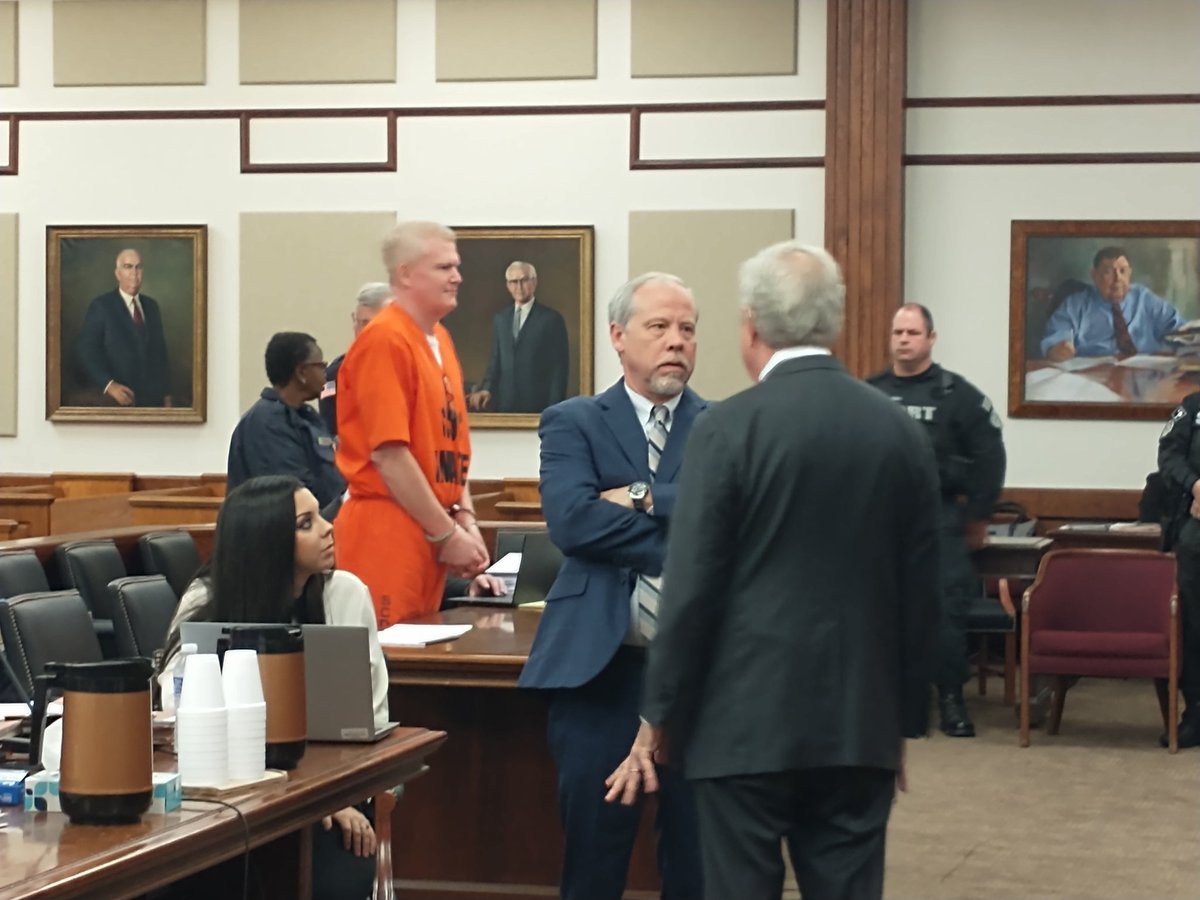 mmdewittjr's tweet photo. Alex Murdaugh is wearing white New Balance sneakers with his orange SCDC jumpsuit. He appears to be smirking or sneering at Creighton Waters from time to time. https://t.co/0kbGyArYGQ