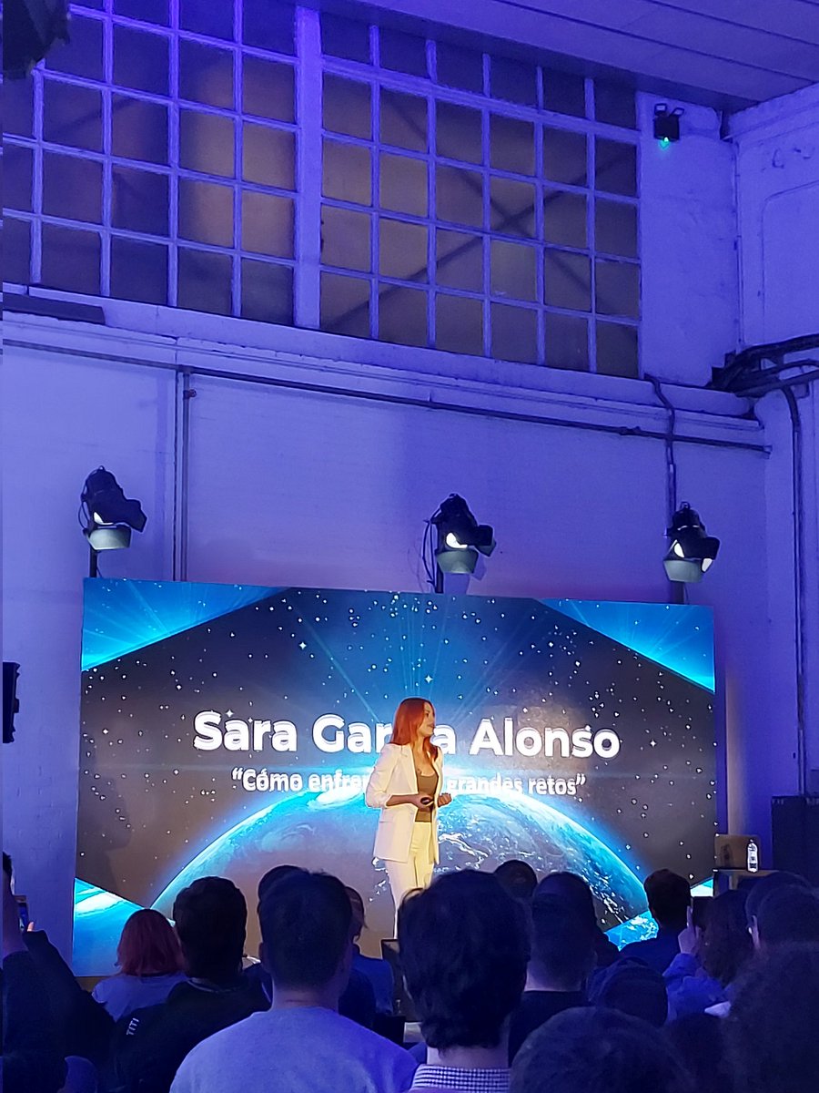 Vicente Medina (@medivec) on Twitter photo ¡Comienza la inspiradora charla de <a href="/Astro_SaraG/">Sara García Alonso</a>! Como astronauta de reserva de la ESA e investigadora del CNIO, compartirá su visión en 'Sin límites: cómo enfrentarse a grandes retos'. Un viaje por la ciencia y la superación personal. 🚀🌌
#jump2digital23" ¡Comienza la inspiradora charla de <a href="/Astro_SaraG/">Sara García Alonso</a>! Como astronauta de reserva de la ESA e investigadora del CNIO, compartirá su visión en 'Sin límites: cómo enfrentarse a grandes retos'. Un viaje por la ciencia y la superación personal. 🚀🌌
#jump2digital23"