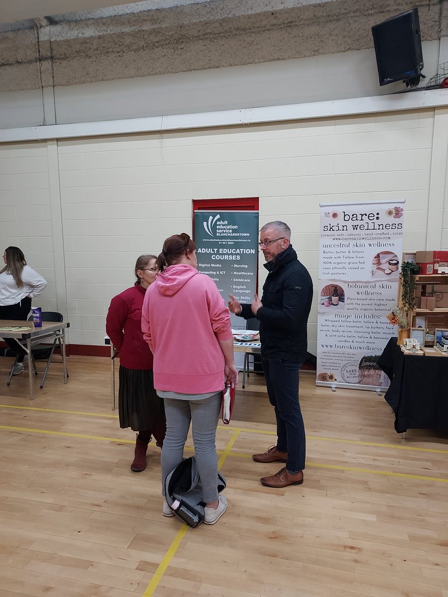 fingalcommunity's tweet photo. Mulhuddart Winter Fest is live!! Drop over and check out #FestivalinaVan an bring bikes over to get a check over. Lots of stalls and stands to browse and groups to chat to. #InviteIncludeInvolve @EVENTSinFingal
@Fingalcoco #Fingalinclusionweek https://t.co/B6qjlytM5S