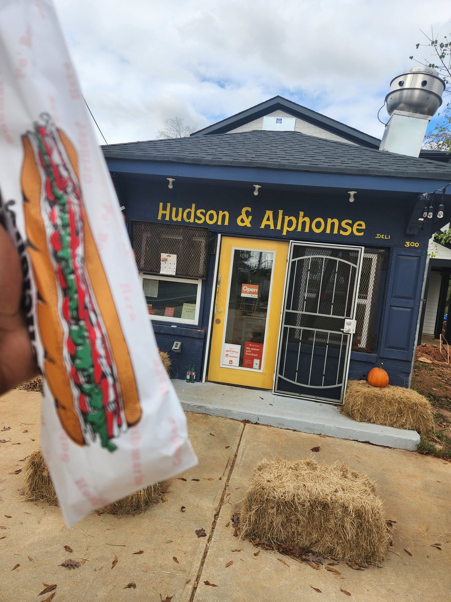 MagicGretzky's tweet photo. See where music can take you 
Looking for a ROCHESTER steak sub but you in ATLANTA,  MADE WITH BOSS SAUCE https://t.co/TChEB1s1C5