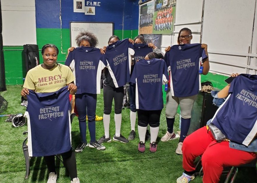 DetroitPAL's tweet photo. We are grateful to Sterling Sharp for his generous donation of sports equipment and jerseys to our PAL baseball and softball players! 

Thank you @SterlingSharp for giving back to the youth and making a difference through this gift and through your scholarship program! 🙏 https://t.co/JWLixY1HnD