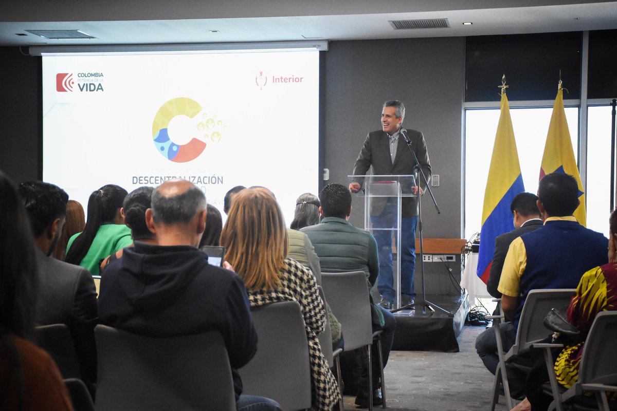 MinInterior's tweet photo. Hoy el ministro @velascoluisf participa en el II Simposio Nacional “Gobernanza y Ordenamiento por la Vida”, que promueve la asociatividad supramunicipal y regional para el desarrollo y la gobernanza de los territorios, y la lucha contra la trata de personas. https://t.co/kkE9FRPZsj