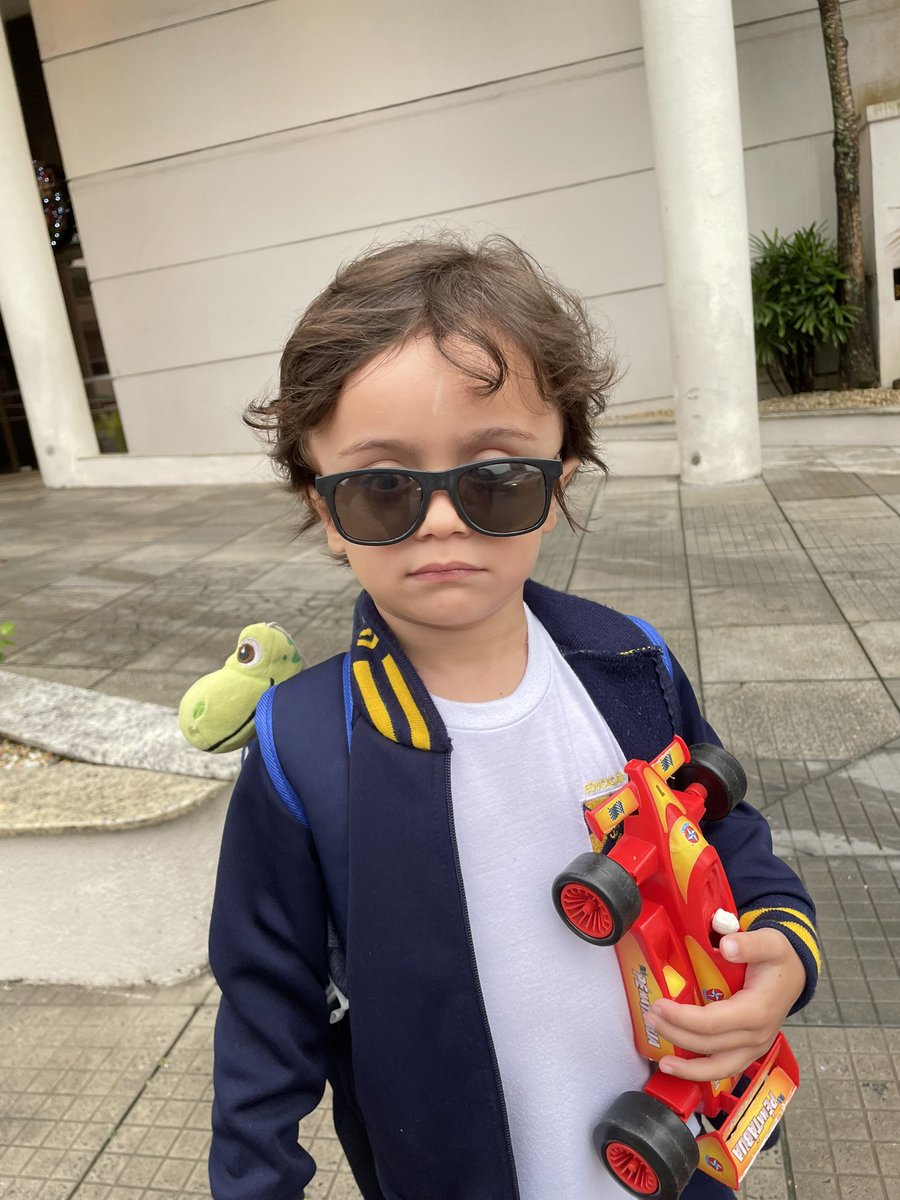 letfrancioni's tweet photo. sexta-feira é dia do brinquedo na escola e voces sabem quem ele levou 

o chas lecuer https://t.co/HSrWK7nuE5