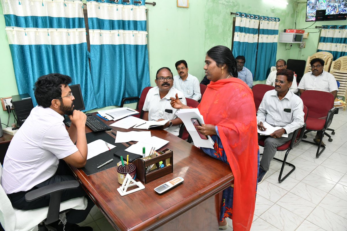 GVMC_VISAKHA's tweet photo. Commissioner GVMC CM Saikanth Varma IAS conducted review meeting on the development works of roads,footpaths,drains &amp; center median in Anakapalli Zone.

#EcoVizag 
#ISupportEcoVizag 
@AndhraPradeshCM 
@AudimulapSuresh 
@GHVKumariMayor 
@CDMA_Municipal https://t.co/BYR0aBAJb7