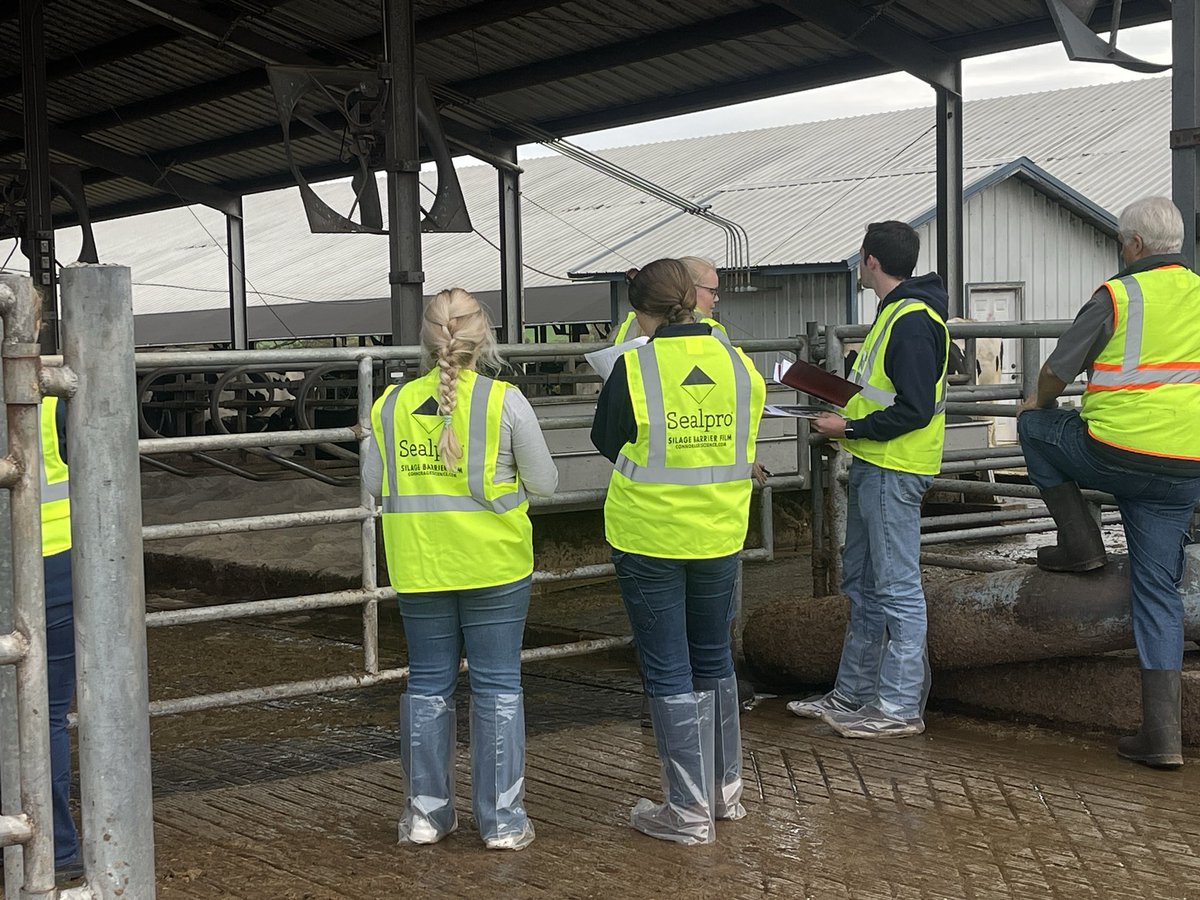 ✨Southern Region Dairy Challenge✨

The contest has officially started!🐄 

Students toured the contest farm and will begin creating their presentations shortly!

#dairychallenge #dairychallenge2023 #southernregionaldairychallenge2023 #dairymeingeorgia