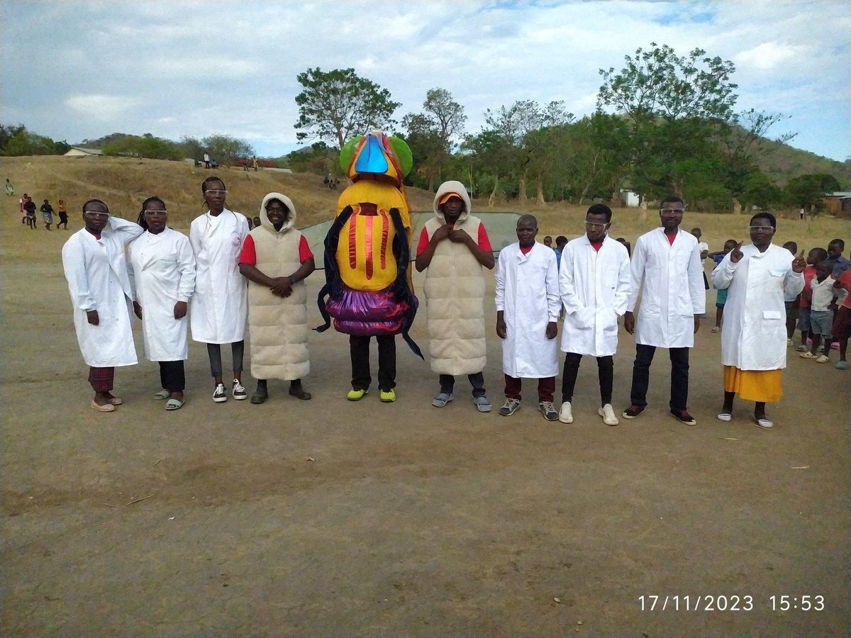 MWStreetScience's tweet photo. The daring Street Scientists were today in Mwazisi Community in Rumphi, Malawi.

@MacLeod_Group @KUHeS_mw @SurgeScotland @scotpenetwork @NicolaVeitchUoG @WCIPGLASGOW @VoicesMalawi 

#ParasiteStreetScience https://t.co/gP2OSKEMJY
