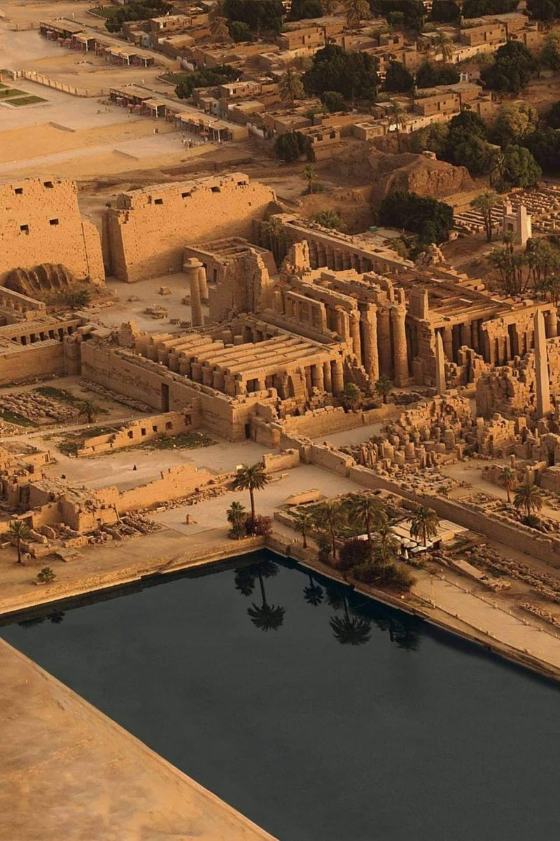 ExploreLuxor's tweet photo. Karnak Temple Complex, a vast mix of decayed temples, pylons, chapels and other buildings. https://t.co/NNd6sz80j4