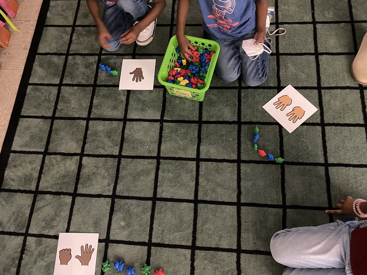 MrsPayne_K's tweet photo. Using our Learning Carpet in K @MTCChampions. We love our hands on learning @HamptonCSchools @HCS_TitleI @michele_vinnie @The_Math_Wiz https://t.co/gfm5cVz4gT