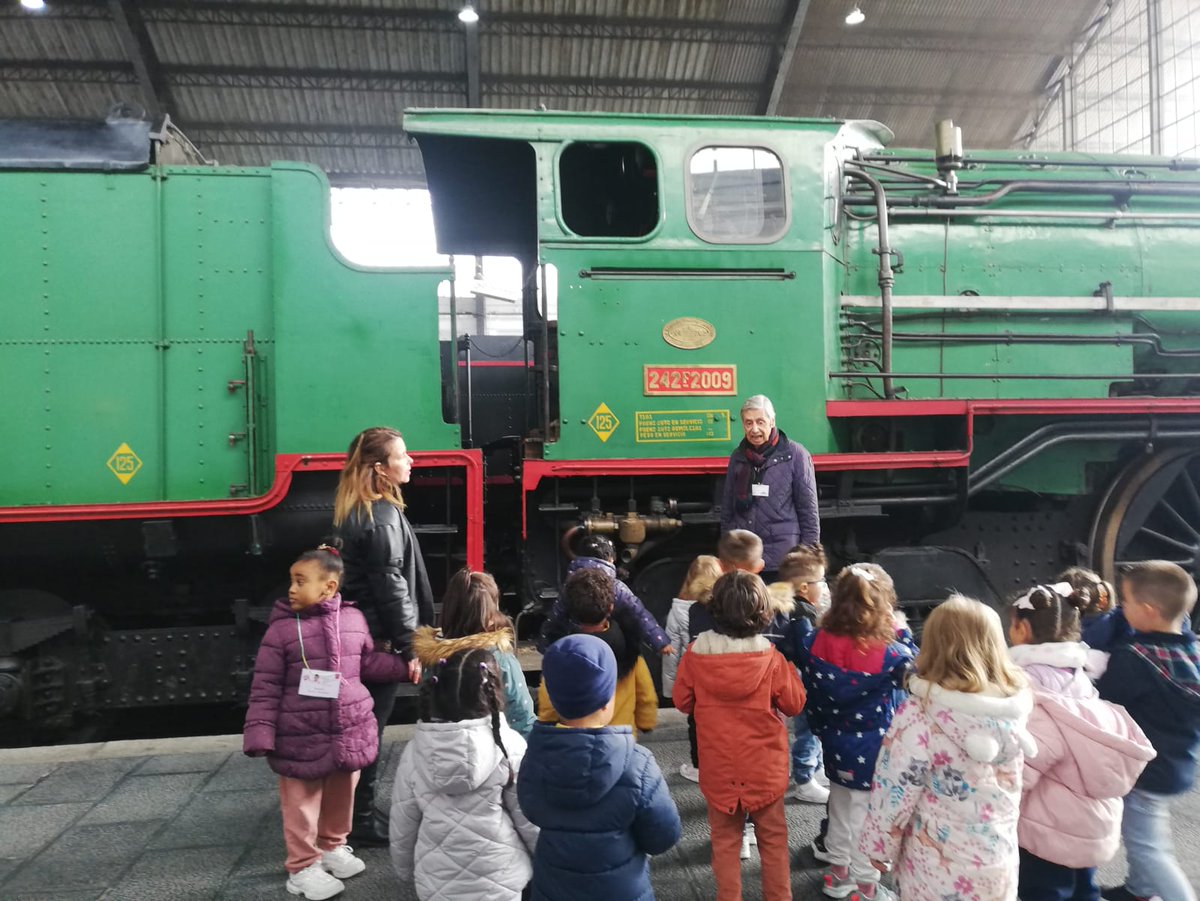 Fco_Quevedo's tweet image. #excursiones Hoy nuestras clases de 4 años en el Museo del Ferrocarril. museodelferrocarril.org
Un lugar mágico donde hemos disfrutado de una mañana de experiencias y descubrimientos.
Ha estado genial. Enhorabuena
#excursionesescolares
#educacioninfantil
#somosdelquevedo