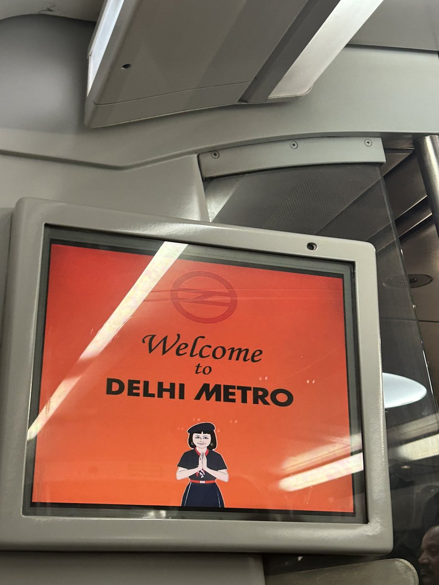 anjealousyy's tweet photo. delhi as a city should be burned to the ground and then used for agriculture literally the WORST FUCKING METRO EVER. please sell your coaches and make food trucks out of it. thats the only way you will ever be useful. @DCP_DelhiMetro https://t.co/ygtSPwYkbs