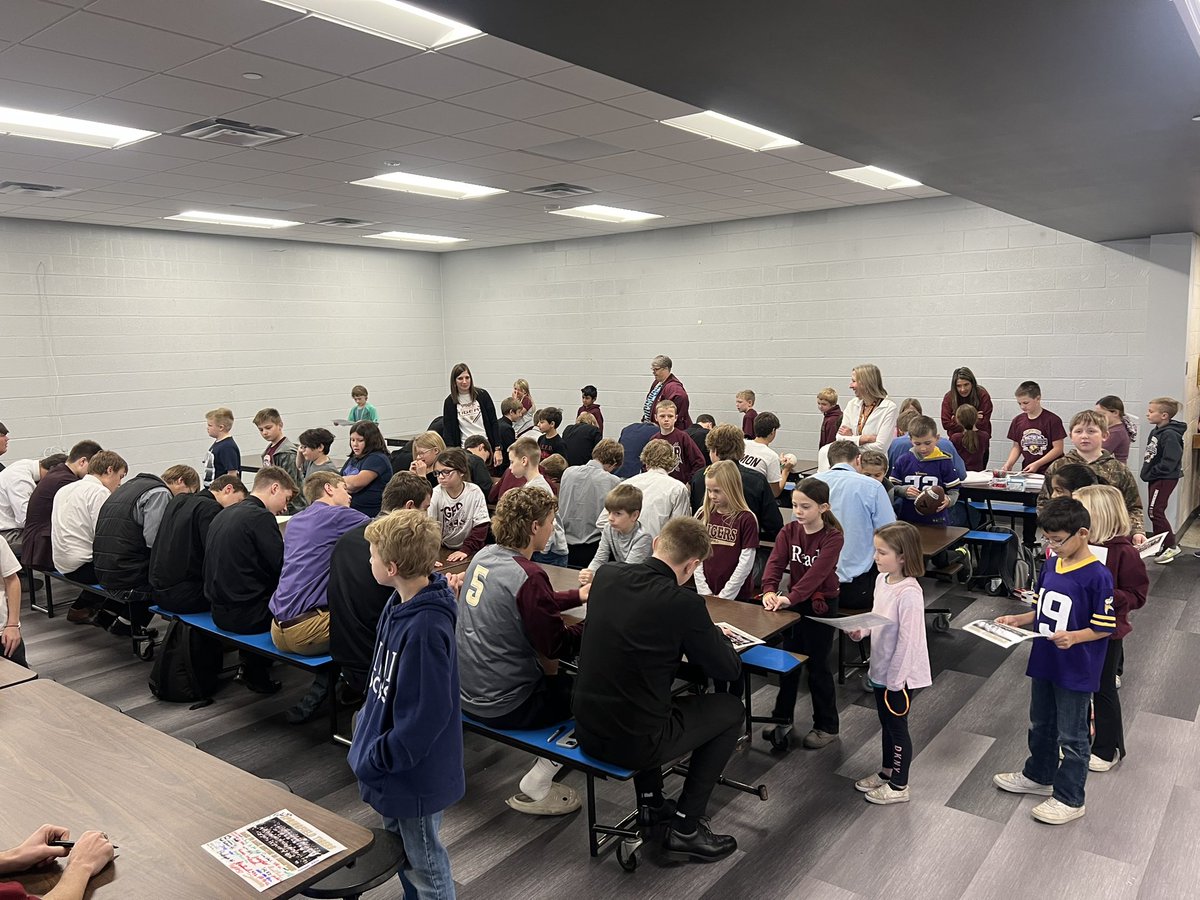 Springfield Tigers signing autographs for the Elementary students!! #TigerPride