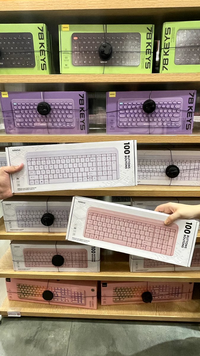 Cosas que puedes comprar en nuestra Miniso Manía, una semana de súper descuentos en todas nuestras categorías. 😁😁

1.- We Bare Bear Peluches: -40%
2.- Sartenes: -50% 
3.- Bolso de Hombro: -30% 
4.- Teclado Inalámbrico: -50%