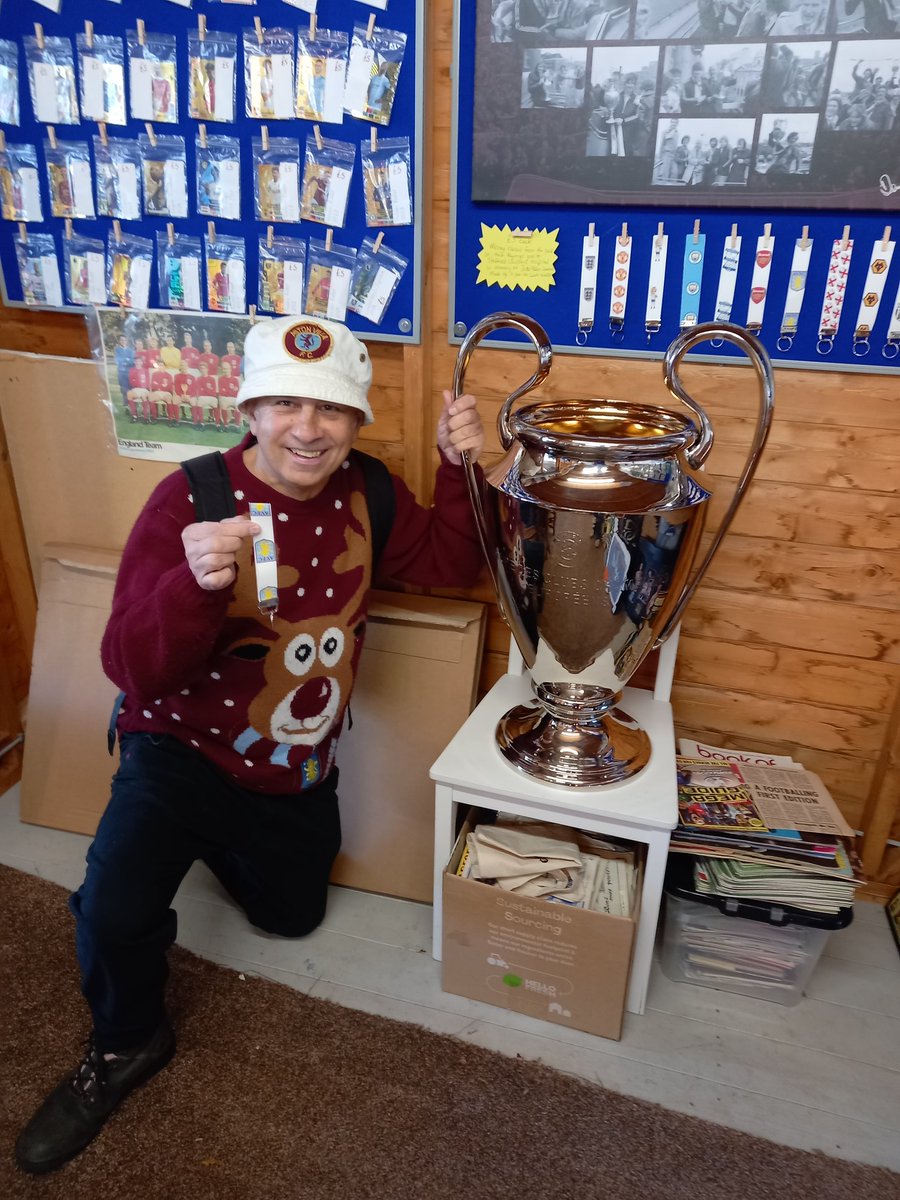 AndrewUllah's tweet photo. Brilliant morning. First stop The Cabin at The Plant Plot Lichfield. Sir Dennis is back there again later from 6.00-8.00. 
Then on to @Burntwoodstrol1 to meet up with some old pals @premtravel_avfc &amp; show off my silky skills. You never lose it 😉 #ThePlantPlot #astonvilla #AVFC https://t.co/3B7WFPrPJ6