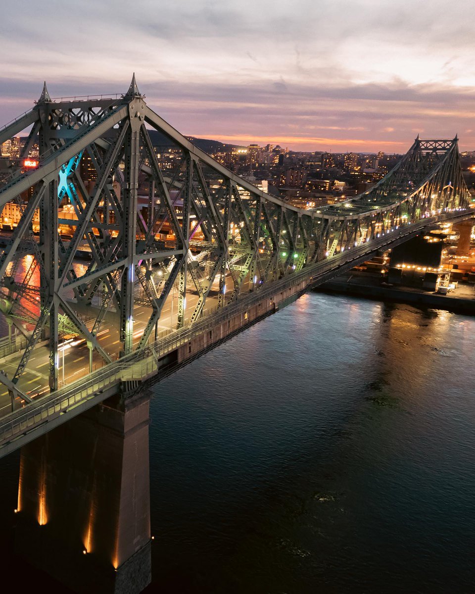 Montreal's Jacques Cartier Bridge! 📸: @Eric_Branover