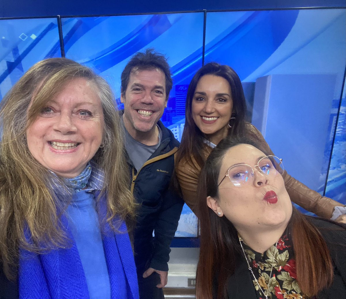 anajosefasilva.cl (@ana_josefa) on Twitter photo #Viernes de #Cine en el #Expreso <a href="/biobio/">BioBioChile</a> y hay #foto con 💜💜 <a href="/kathycubillos/">Katherine Cubillos T</a> <a href="/alvarezloreto/">Loreto Alvarez Lobo</a> y <a href="/Alvaro_Escobar_/">Álvaro Escobar Rufatt</a>
Hoy: #HungerGames La Balada de Pájaros Cantores y Serpientes <a href="/BFdistribution/">BF Distribution LATAM</a>
Y 👀 <a href="/fidocs/">FIDOCS</a> #ElRealismoSocialista (R.Ruiz) #Malqueridas (T.Gilbert) #Huella (V.Sarmiento) #Viernes de #Cine en el #Expreso <a href="/biobio/">BioBioChile</a> y hay #foto con 💜💜 <a href="/kathycubillos/">Katherine Cubillos T</a> <a href="/alvarezloreto/">Loreto Alvarez Lobo</a> y <a href="/Alvaro_Escobar_/">Álvaro Escobar Rufatt</a>
Hoy: #HungerGames La Balada de Pájaros Cantores y Serpientes <a href="/BFdistribution/">BF Distribution LATAM</a>
Y 👀 <a href="/fidocs/">FIDOCS</a> #ElRealismoSocialista (R.Ruiz) #Malqueridas (T.Gilbert) #Huella (V.Sarmiento)