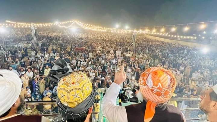 sindhimahtab2's tweet photo. پشاور وزیر باغ : قائد جمعیت حضرت  مولانا فضل الرحمان مدظلہ تاریخ ساز شمولیتی جلسہ عام  سے خطاب کررہے ہیں 

#Peshawar_JUI_Ka
#TeamJUISukkur https://t.co/OelZ3EFIiP