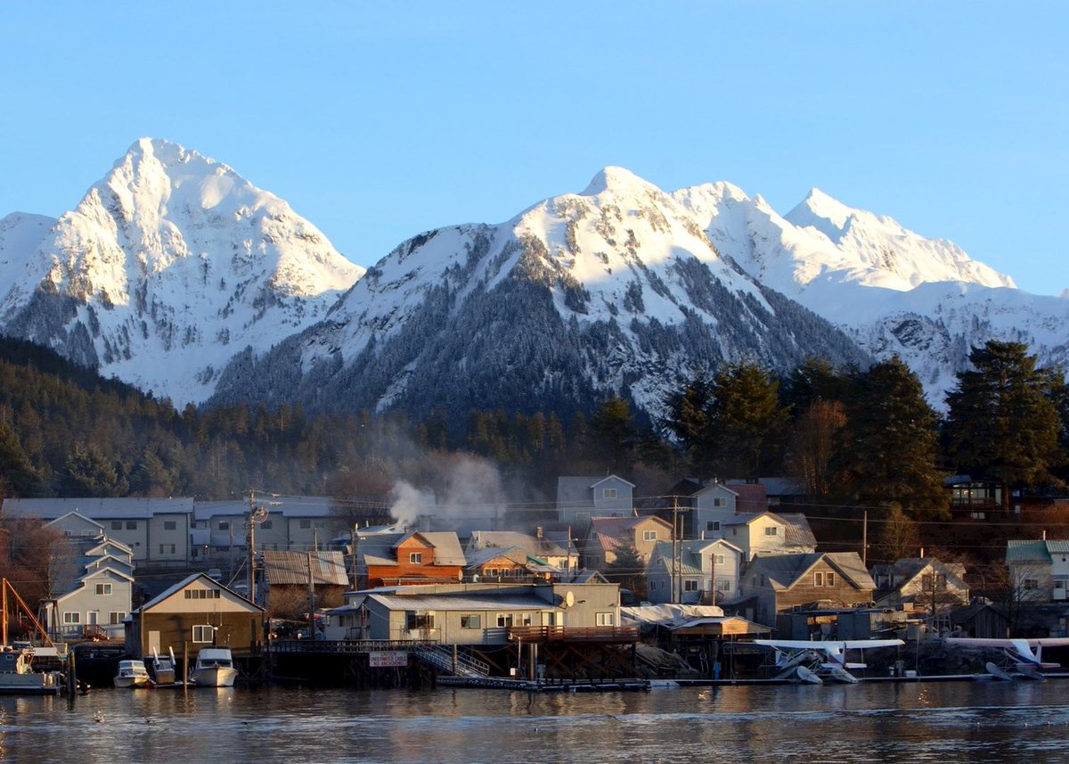 localBuddygo's tweet image. 🤣 Did you know Sitka, Alaska, was once the capital of Russian America? 🏰🇷🇺 Experience historic Alaska with Local Buddy - your ice-cold sidekick for polar explorations! 🗺️ #RussianRevolution #SitkaSilliness #LocalBuddyApp ❄️🐻😄