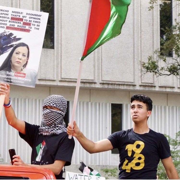 StopAntisemites's tweet image. UPDATE: the men involved in the brutal assault of Tulane Jewish students have been identified as a father and two son team:

- Abraham Quraan (father)
- Majdaleen Quraan (son #1 with mask)
- Mohammed Quraan (son #2 without mask)

Abraham is married to Sarab Quraan, who blamed the…