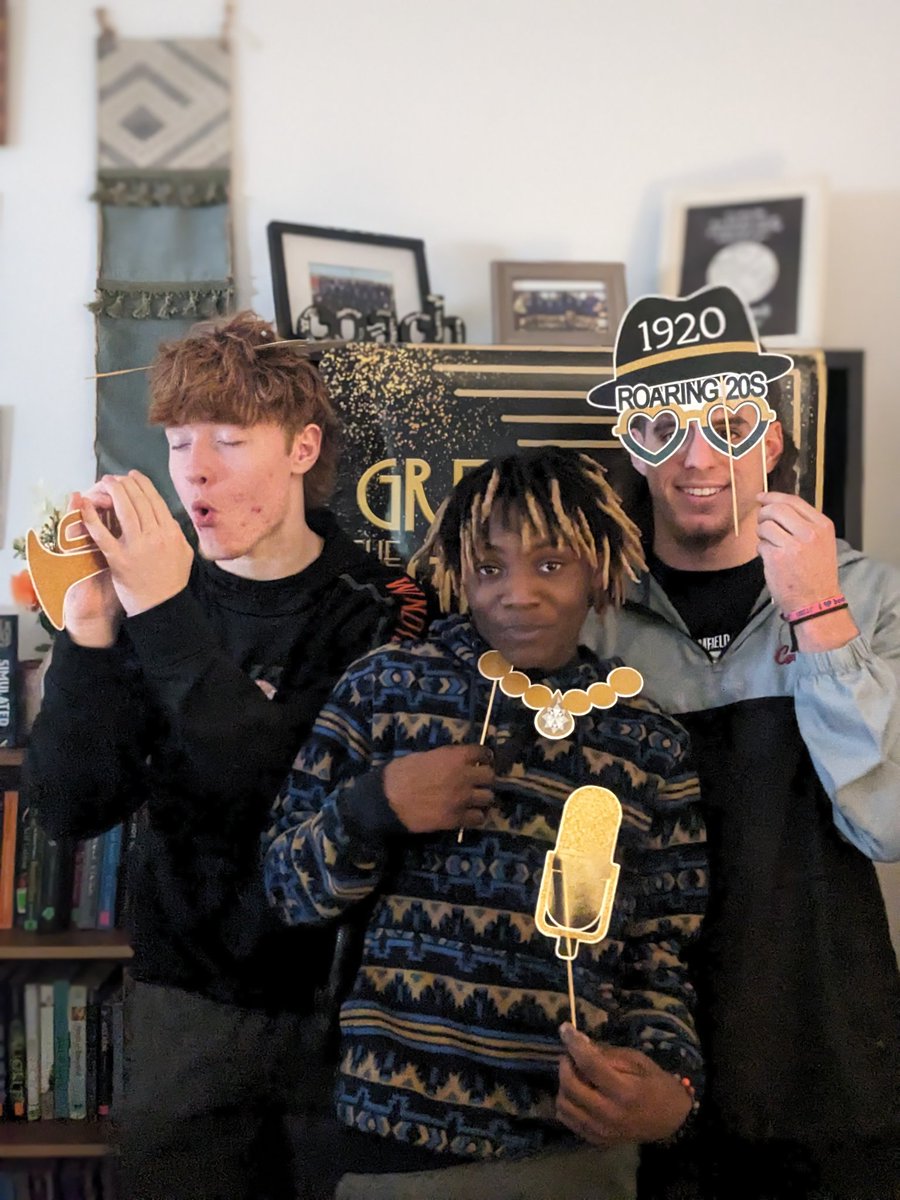 cworthEng's tweet photo. Daisy may not have liked it, nor had a good time. However, I think these students did. We had a little mingling, a photo booth, and karaoke! #elmwood322 #trojanforce322 #TheGreatGatsby https://t.co/LpxvpJoEFt