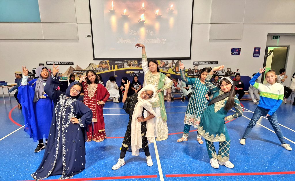 LozellsHR's tweet photo. Wonderful performances in our Year 5 Diwali assembly today! Thank to the parents who came to watch. We hope you enjoyed it. #teamwork https://t.co/zIsI12QFlk