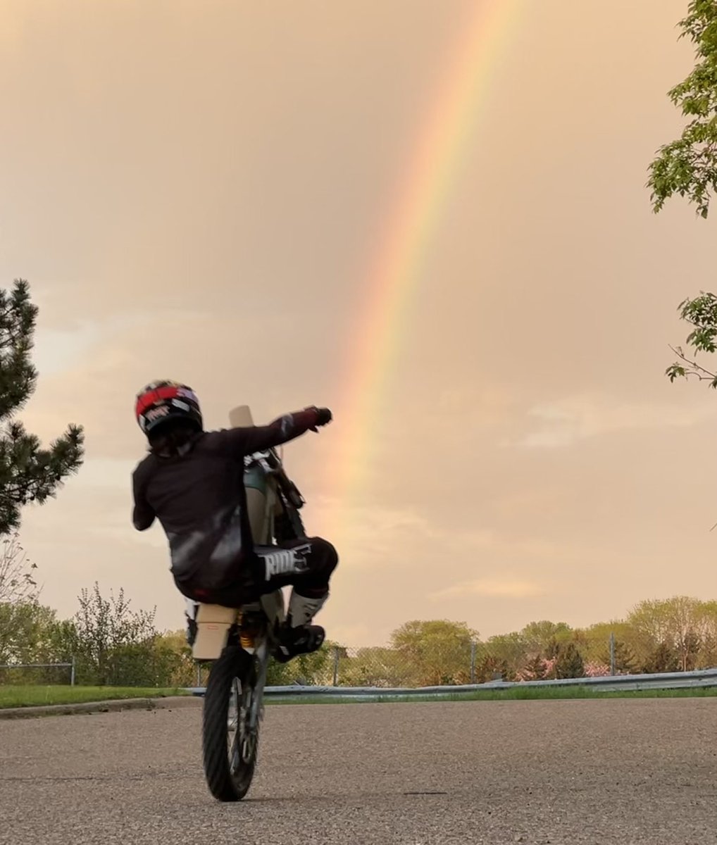 Since it’s Friday 🌈📷 from @ConnexusNews HQ: honey from our 20MW of 🐝🦋 friendly solar; our Solar Farmland for Emerging Farmers demonstration project w/ @NREL @GreatPlainsInst @TheFoodGroupMN; & @ridecake all-electric moto “Electric Activation” Big Air Tour @DustinMulvaney