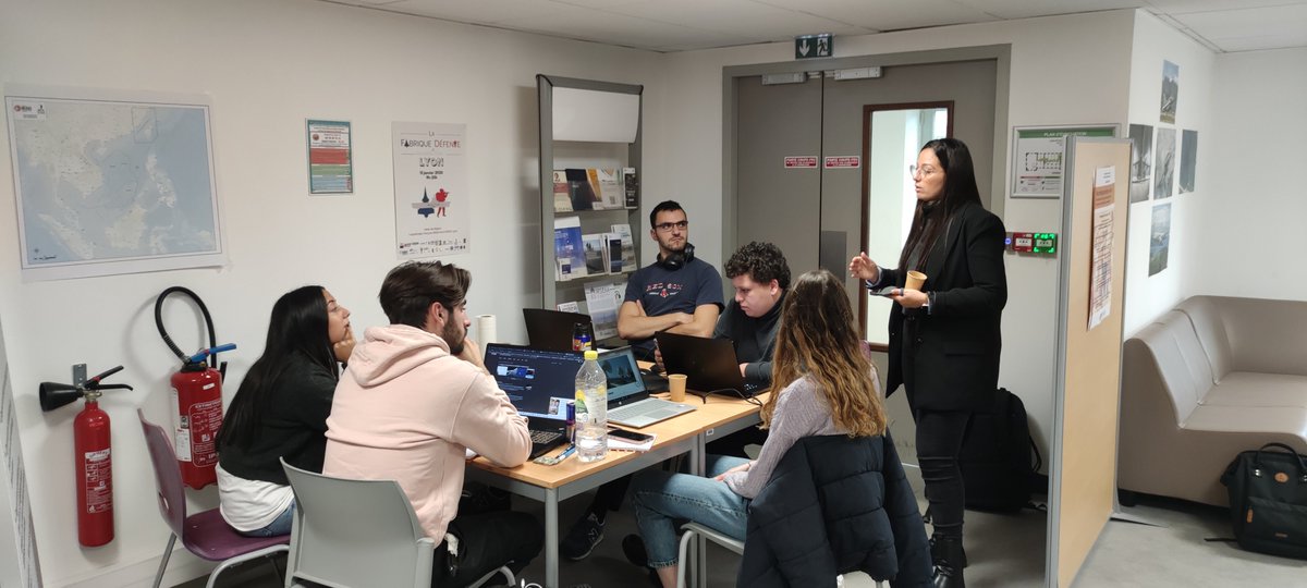 IESD_Lyon3's tweet photo. Le compte à rebours de 24h continue pour le #DefInSpace2023! Les équipes lyonnaises sont très motivées et la synergie avec les coachs est excellente. L'Institut remercie dès à présent l'ensemble des acteurs impliqués dans l'organisation de cette édition, et son équipe de coachs! https://t.co/rAT7vA0Che