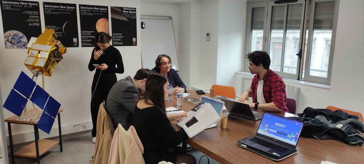 IESD_Lyon3's tweet photo. Le compte à rebours de 24h continue pour le #DefInSpace2023! Les équipes lyonnaises sont très motivées et la synergie avec les coachs est excellente. L'Institut remercie dès à présent l'ensemble des acteurs impliqués dans l'organisation de cette édition, et son équipe de coachs! https://t.co/rAT7vA0Che