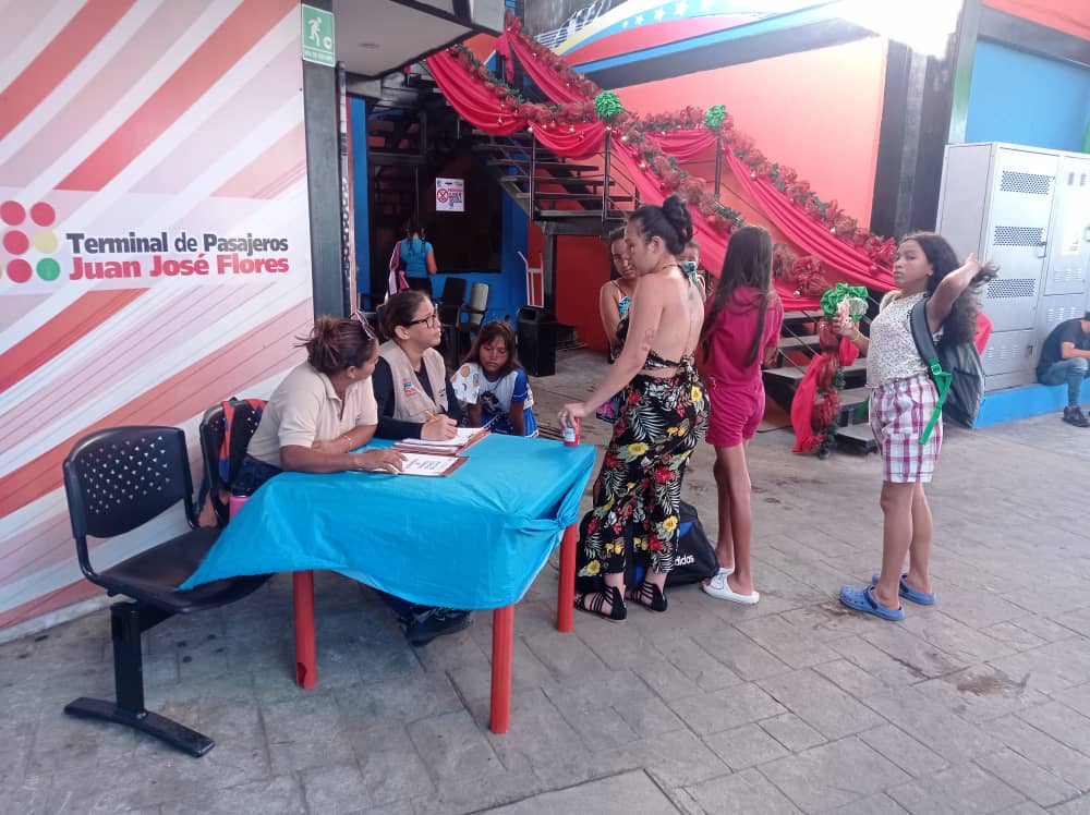 cmdnapc's tweet photo. Continuamos en nuestro #puntodecontrol en el @terminalpc y abordando los buses que hacen la ruta hasta #sanantonio para preservar los derechos de niños y adolescentes que viajan la ruta... @JCbetancourt72 @apuertocabello @MaDanielaDiaz31 https://t.co/GWsg4fbesr